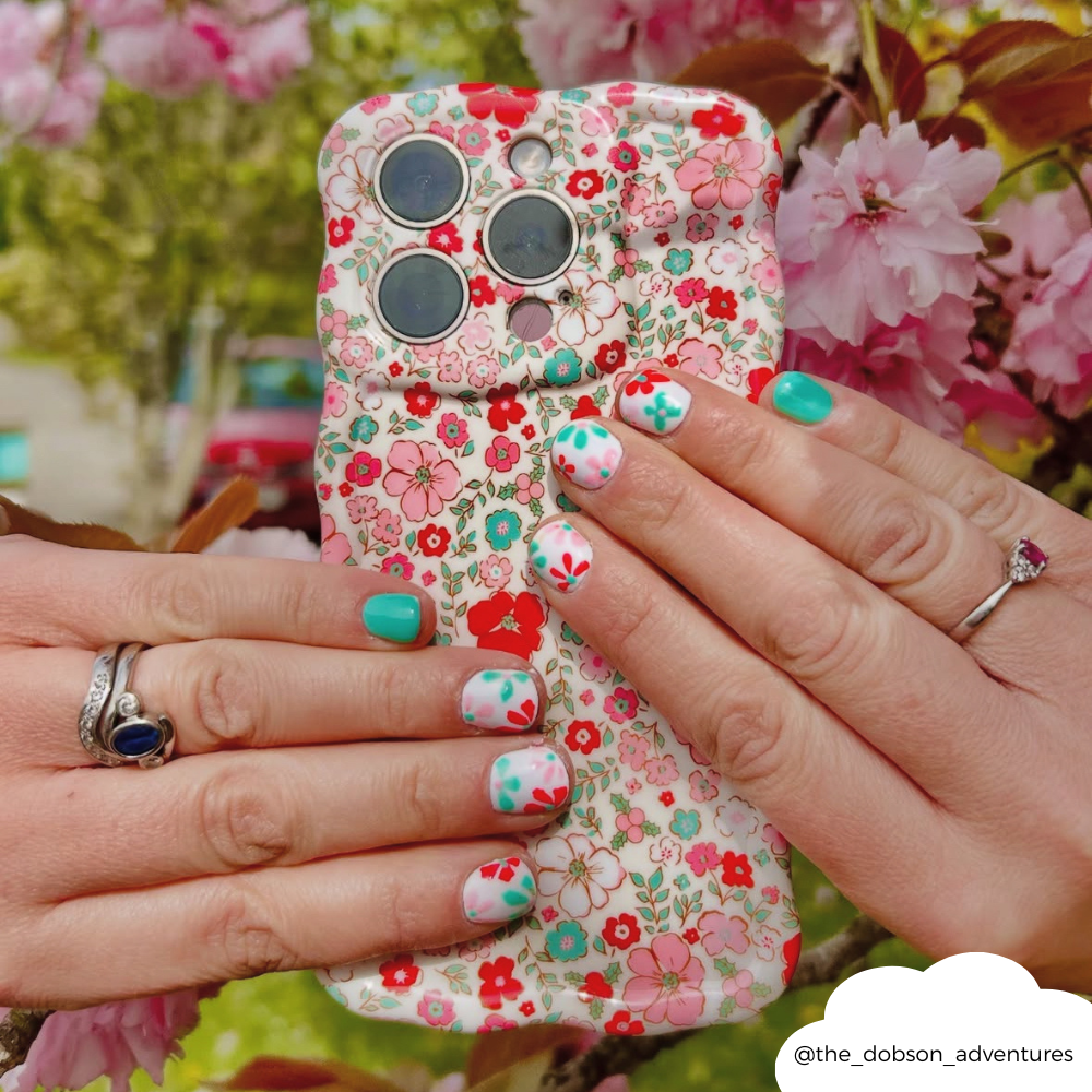 Wavy Phone Case - Cute Flowers